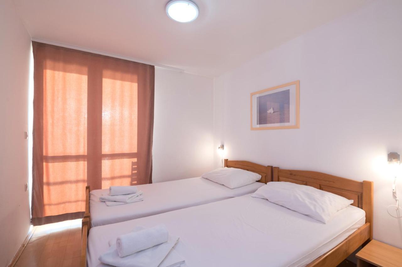Hotel Rooms Roccia ノビグラード・ダルメーシャ エクステリア 写真