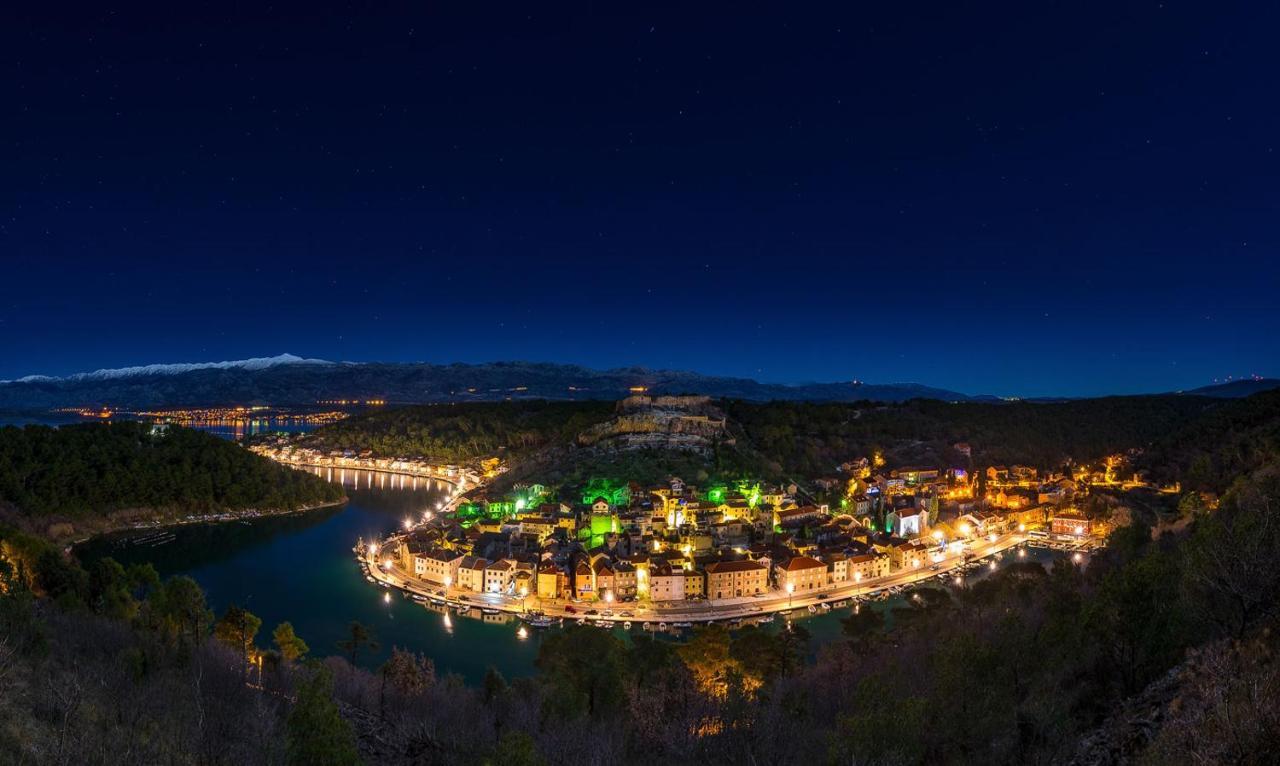 Hotel Rooms Roccia ノビグラード・ダルメーシャ エクステリア 写真