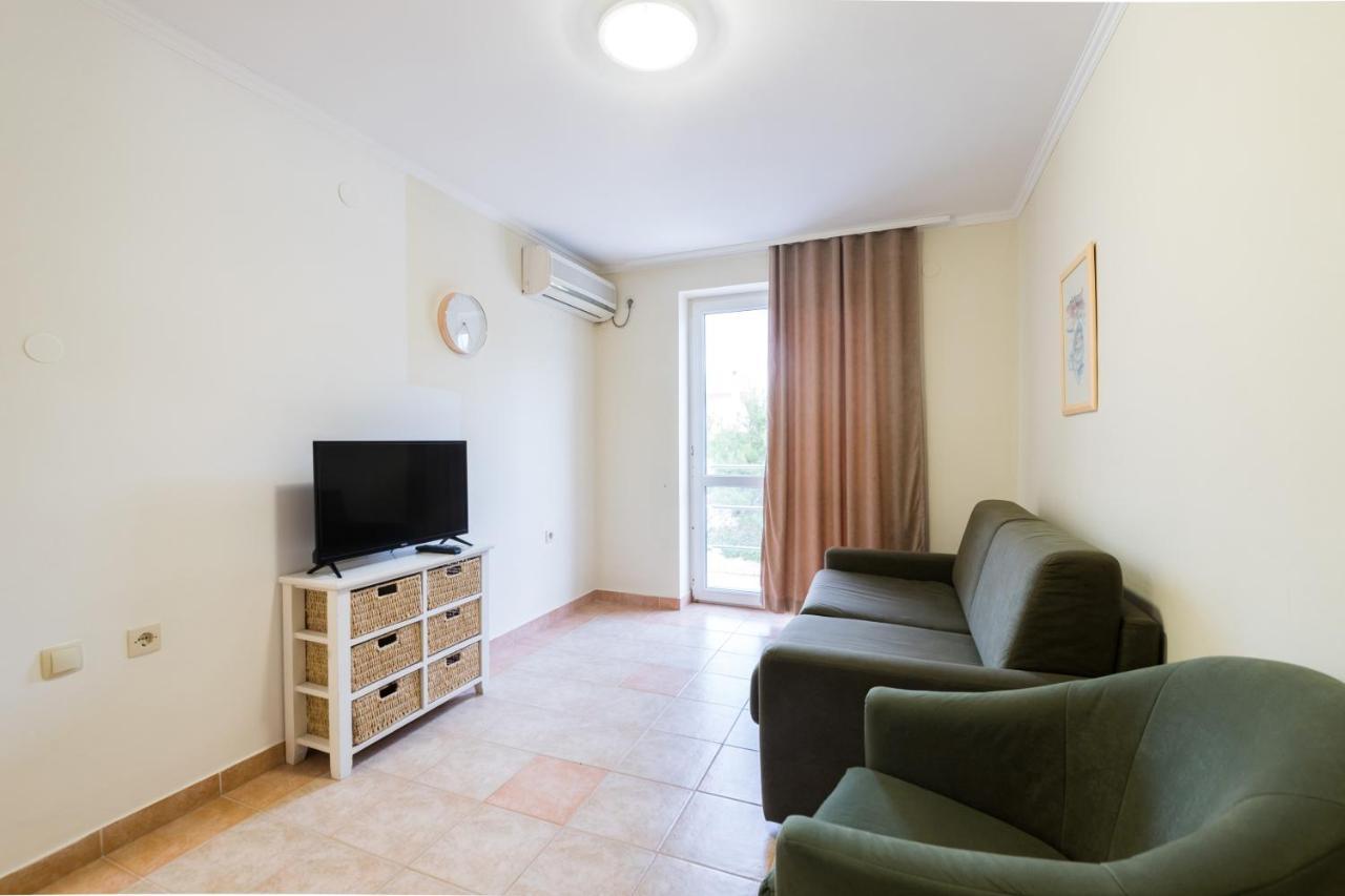 Hotel Rooms Roccia ノビグラード・ダルメーシャ エクステリア 写真