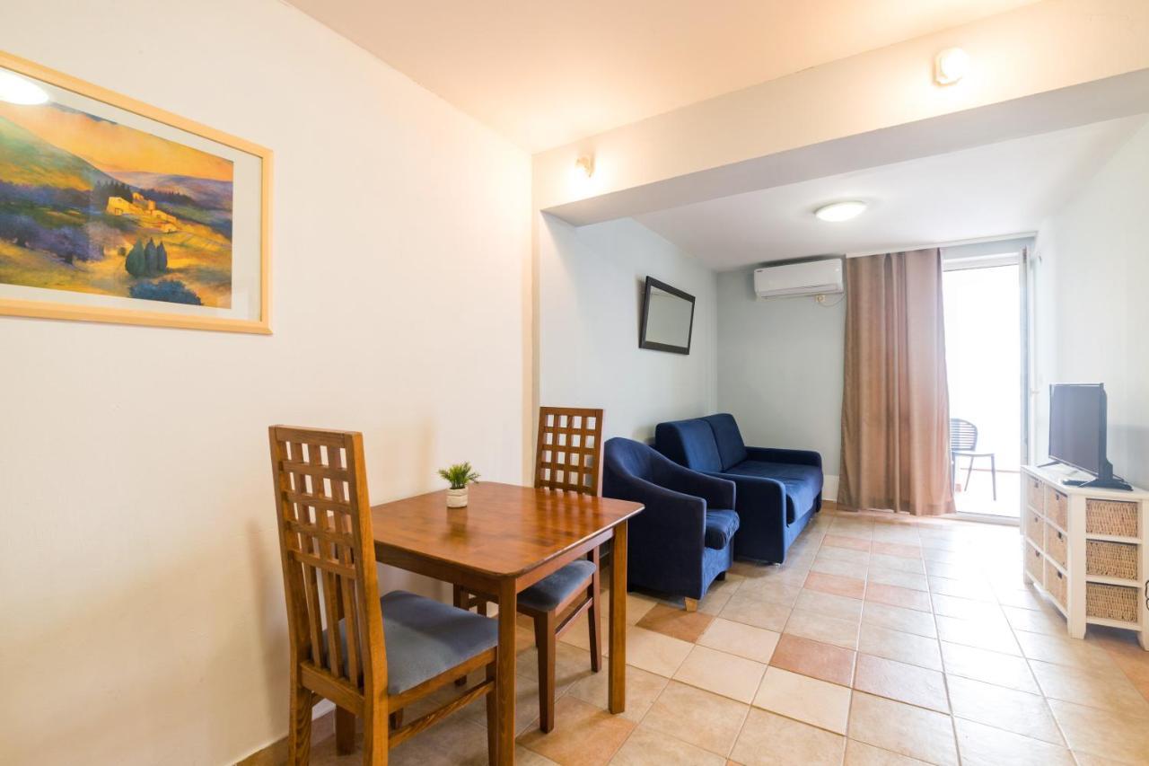 Hotel Rooms Roccia ノビグラード・ダルメーシャ エクステリア 写真