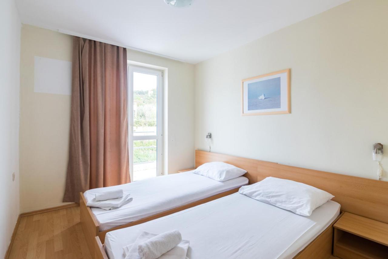 Hotel Rooms Roccia ノビグラード・ダルメーシャ エクステリア 写真